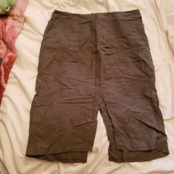 Front and back slit kicky mini skirt - Picture 3 of 3